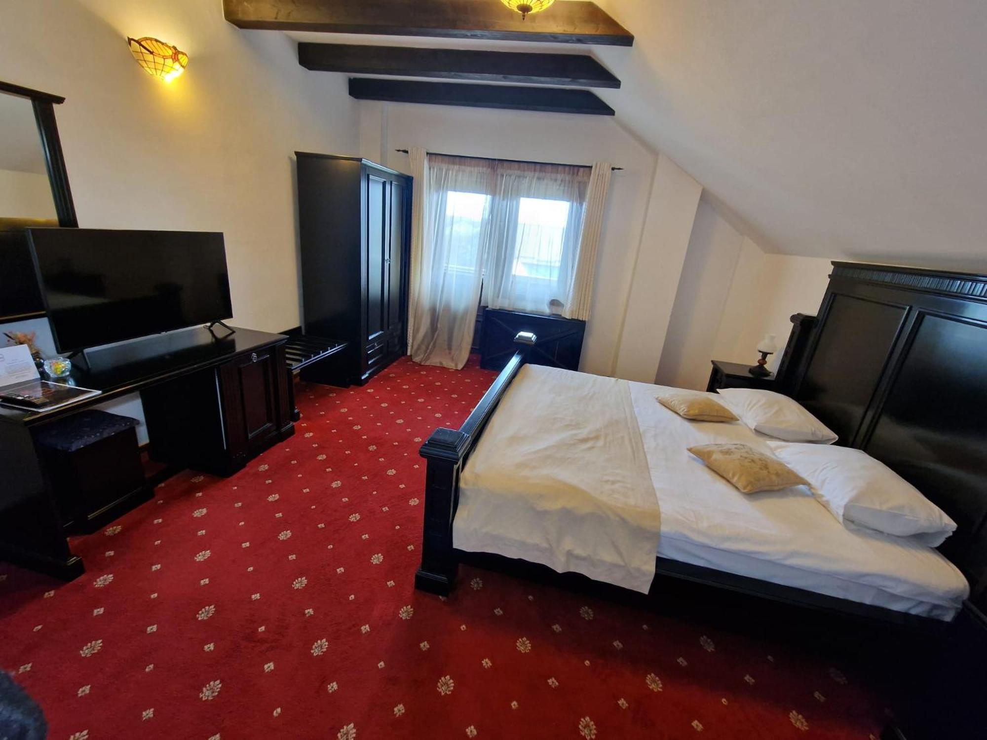 Podu' Cu Lanturi Hotel Bacău Exterior photo