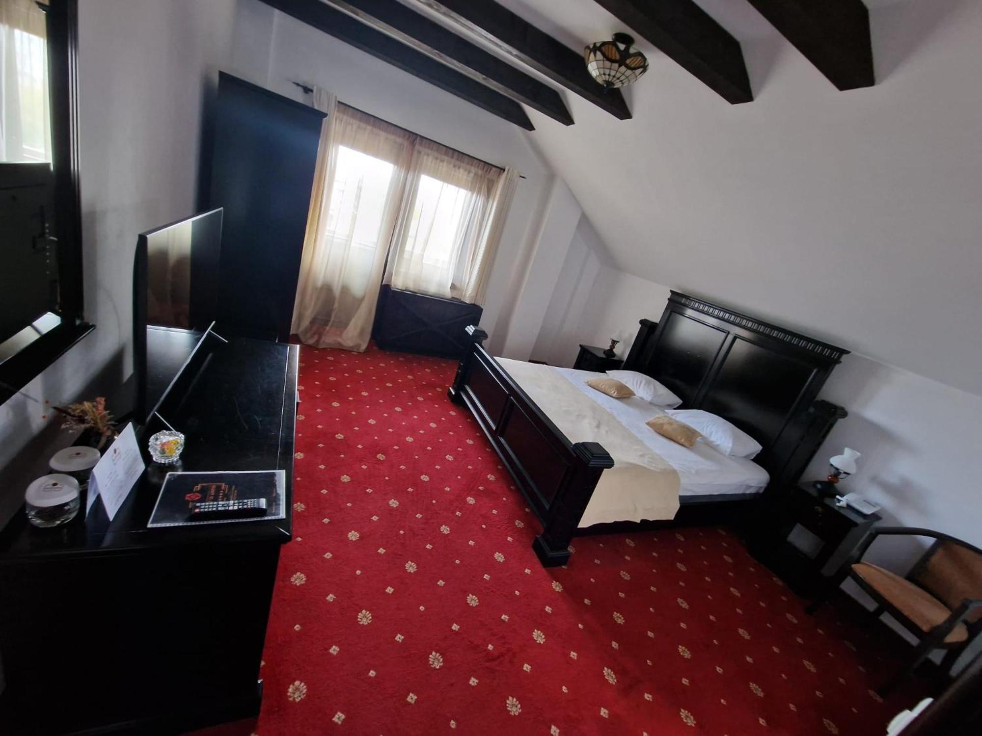 Podu' Cu Lanturi Hotel Bacău Exterior photo
